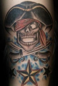 手臂彩色五角星海盗骷髅纹身图片