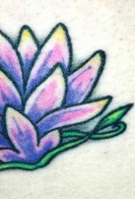 背部彩色莲花与汉字纹身图案