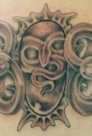 黑白蛇和太阳符号纹身图案