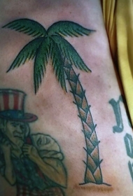 手臂上简单的彩色棕榈树纹身图案