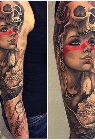手臂彩色部落妇女与鸟类纹身图案