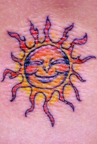 彩色人性化太阳纹身图案