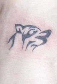 黑色部落风格中的小狼纹身图案