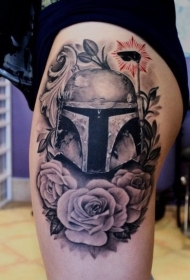 大腿黑灰纹星球大战士兵与鲜花纹身图案