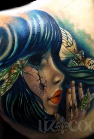 女人与蝴蝶的纹身