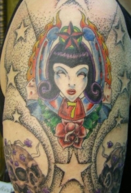 肩部彩色女孩和玫瑰经典纹身图案