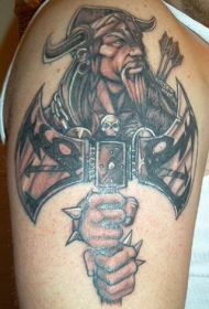 手臂勇敢的维京勇士纹身图案