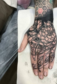 手背传统线条菊花写实纹身图案