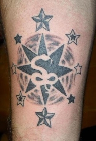 腿部黑色星星符号纹身图案