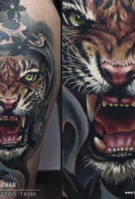 腿部彩色老虎写实纹身图案