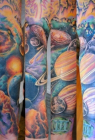 花臂彩色大规模太阳能系统纹身图案