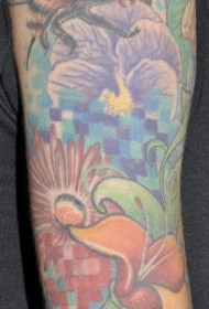 手臂彩色植物蜜蜂纹身图案