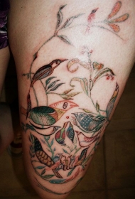 腿部彩色独特的幻影骷髅鸟和树枝纹身图案