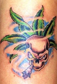 彩色吸大麻纹身的骷髅纹身图案