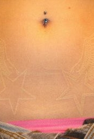 腹部白墨翅膀纹身图案