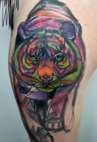 手臂彩色现代风格的老虎纹身图片
