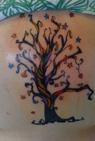 肚子上的彩色大树纹身图案
