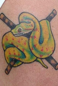 肩部彩色蟒蛇纹身图案