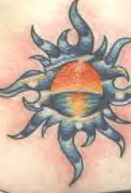 彩色太阳符号纹身图案