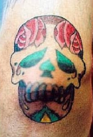 彩色骷髅与玫瑰纹身图案