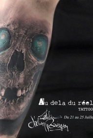 手臂现实主义风格人类头骨纹身图案