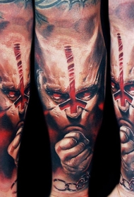 男性手臂很酷的恶魔人纹身图案