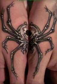 手部黑白蜘蛛纹身图案