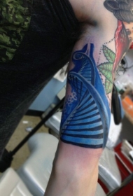 手臂可怕的彩色DNA楼梯纹身图案
