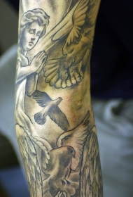 手臂祈祷天使纹身图案