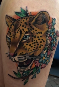 腿部彩色豹头纹身图案