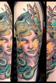 手臂彩色现代传统风格的女人纹身图案