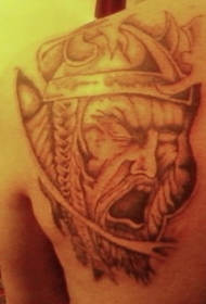 肩部维京战士头像纹身图案