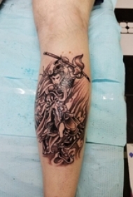 手臂上黑色的孙悟空纹身神话人物纹身图片