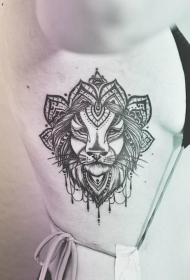 美女侧肋个性的狮子图腾纹身图案