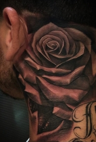 颈部层次分明的玫瑰纹身图案