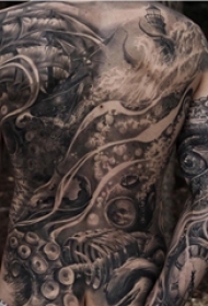 男生满背纹身线条灯塔纹身素材纹身小帆船图片
