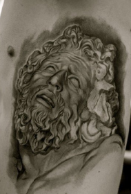 男性胸侧耶稣肖像纹身图案