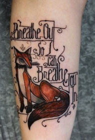 手臂狐狸英文字母彩绘纹身图片