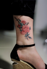 脚踝玫瑰花彩绘纹身图案