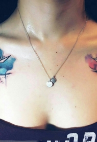 女生肩部水彩玫瑰个性纹身图案