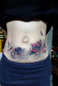 腹部个性莲花纹身图案