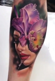 手臂鲜花与女郎肖像彩绘纹身图案