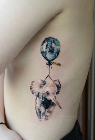 侧肋星空气球与可爱的小象纹身图案