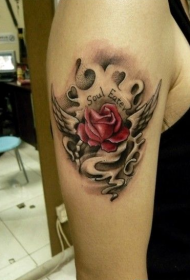 手臂上漂亮的玫瑰花翅膀刺青图案