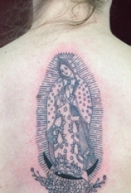 女子正背上的精致的黑色细线条风格观音纹身图片