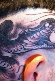 头部狂野时尚的蛇纹身图案