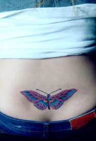 女性后腰蝴蝶纹身图案