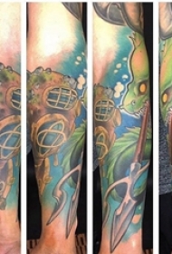 彩色时尚花臂纹身潜水员和鳗鱼和海神三叉戟纹身图片