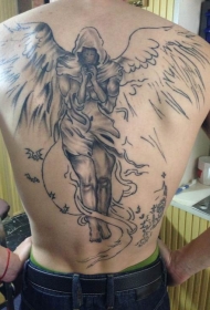 男性满背时尚的天使刺青图案