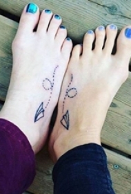 象征女生友谊的线条纹身简洁姐妹纹身小图案